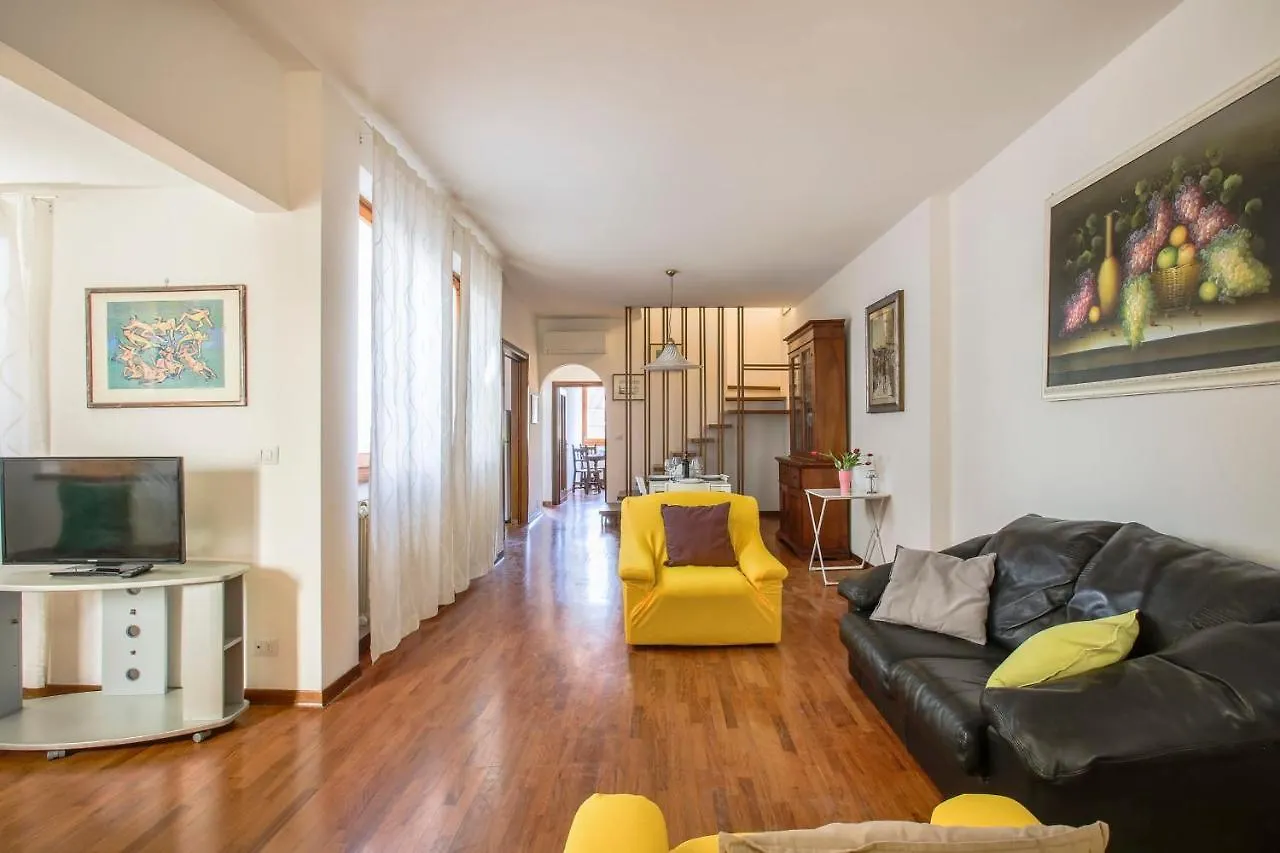 Florence Apartment In Great Location
